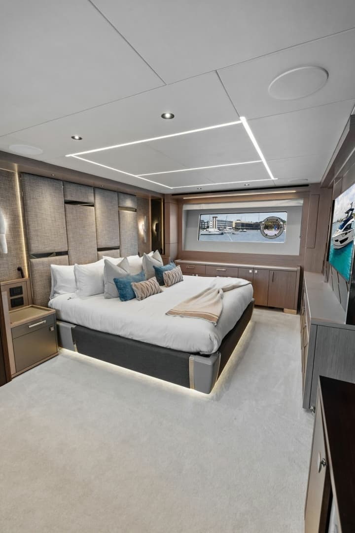 2026 Sunseeker 88 Yacht - Image 63