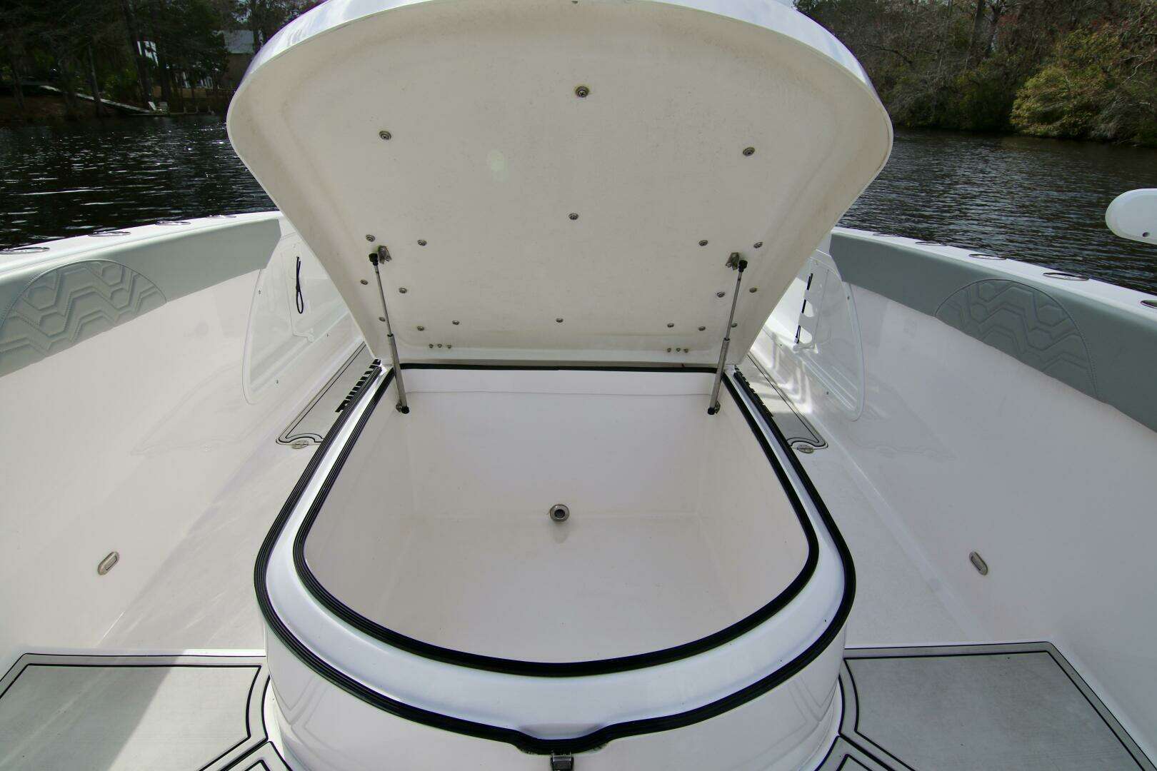 2024 Twin Vee — - Image 12