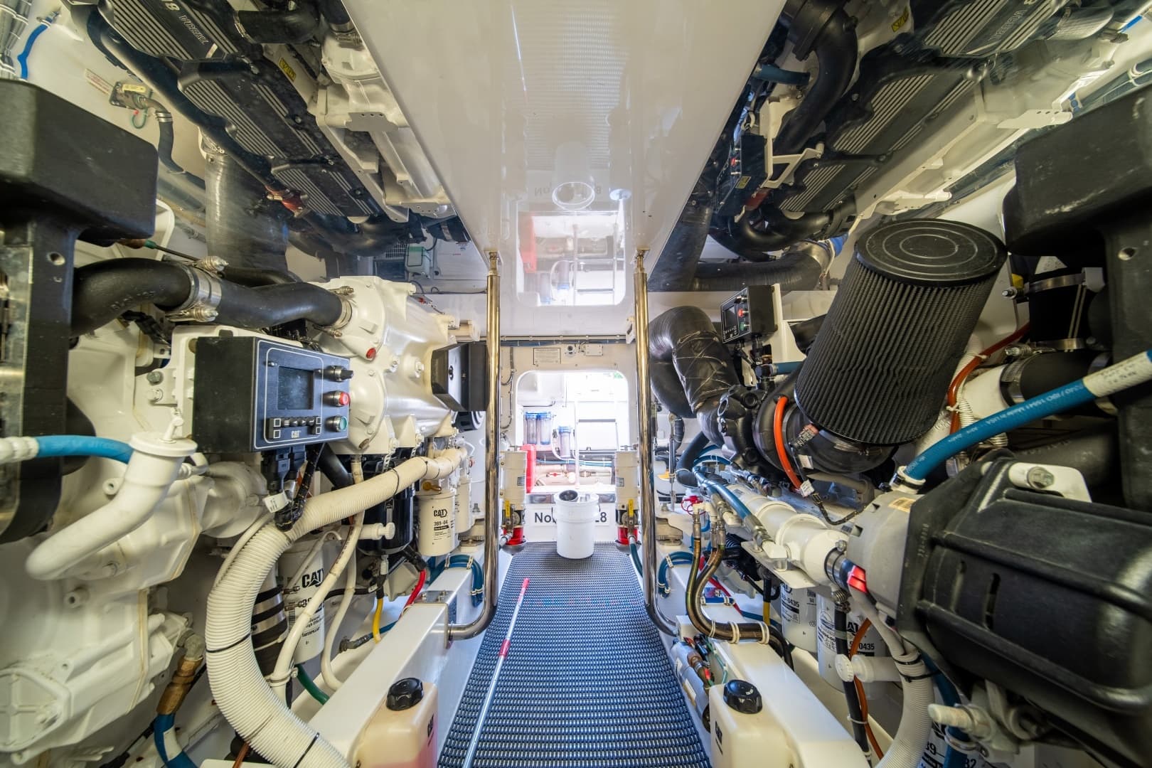 2017 Hatteras 54 GT - Image 41