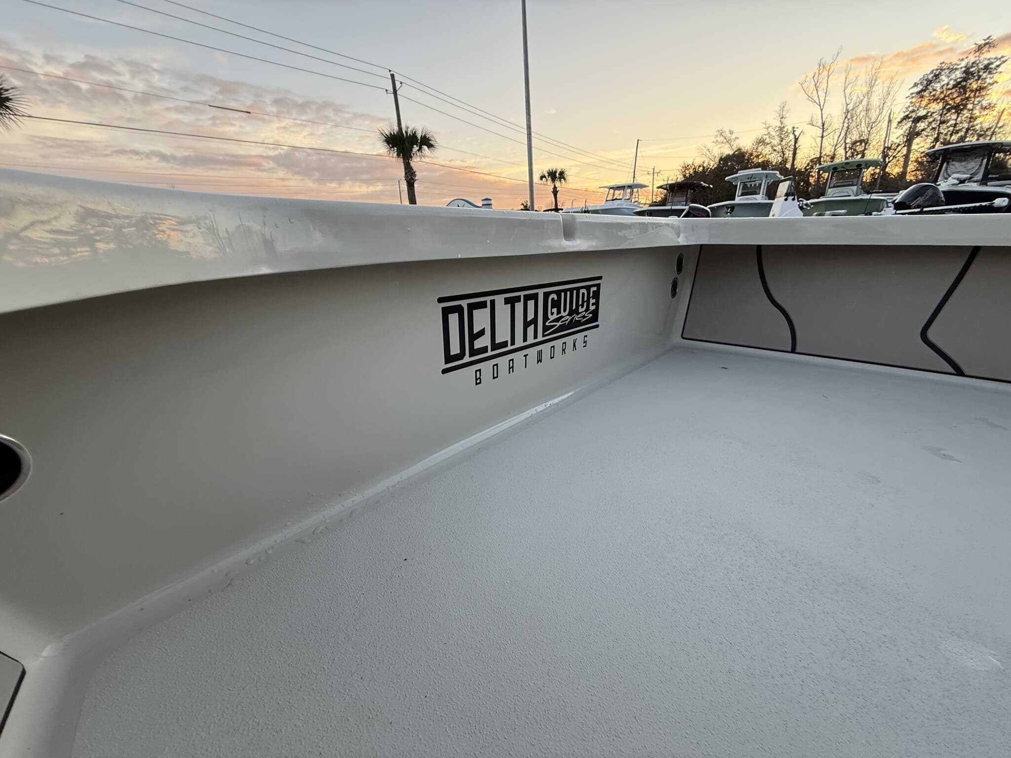 2026 Delta Boatworks D18 CC Guide Series GUIDE SERIES - 4