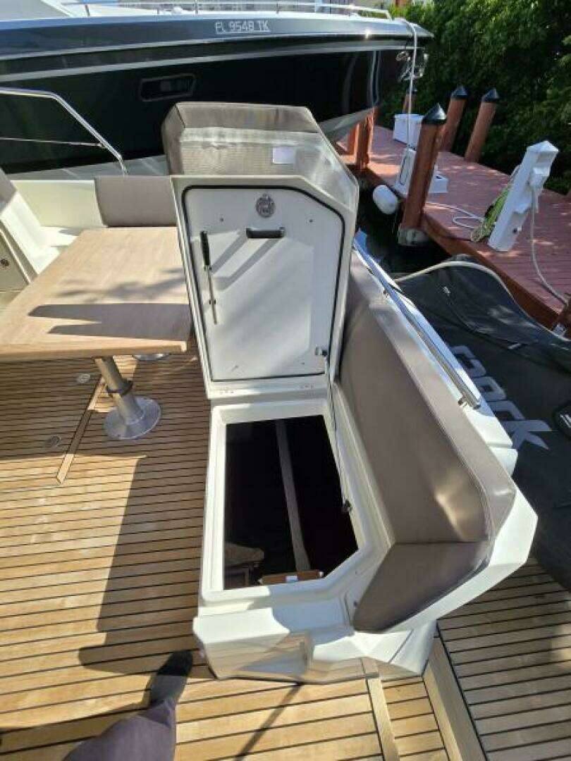 2018 Prestige 460 - Image 10