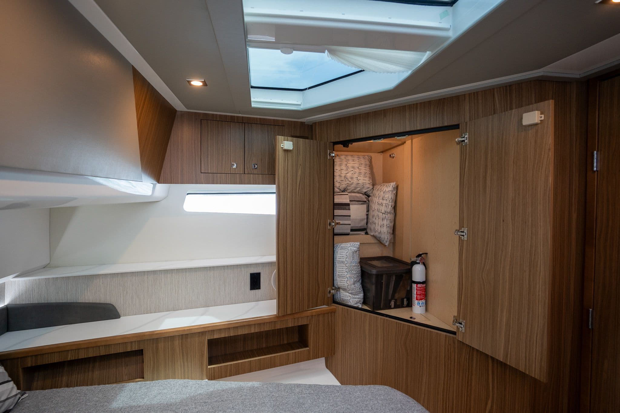 2024 Cruisers Yachts 50 GLS - 11