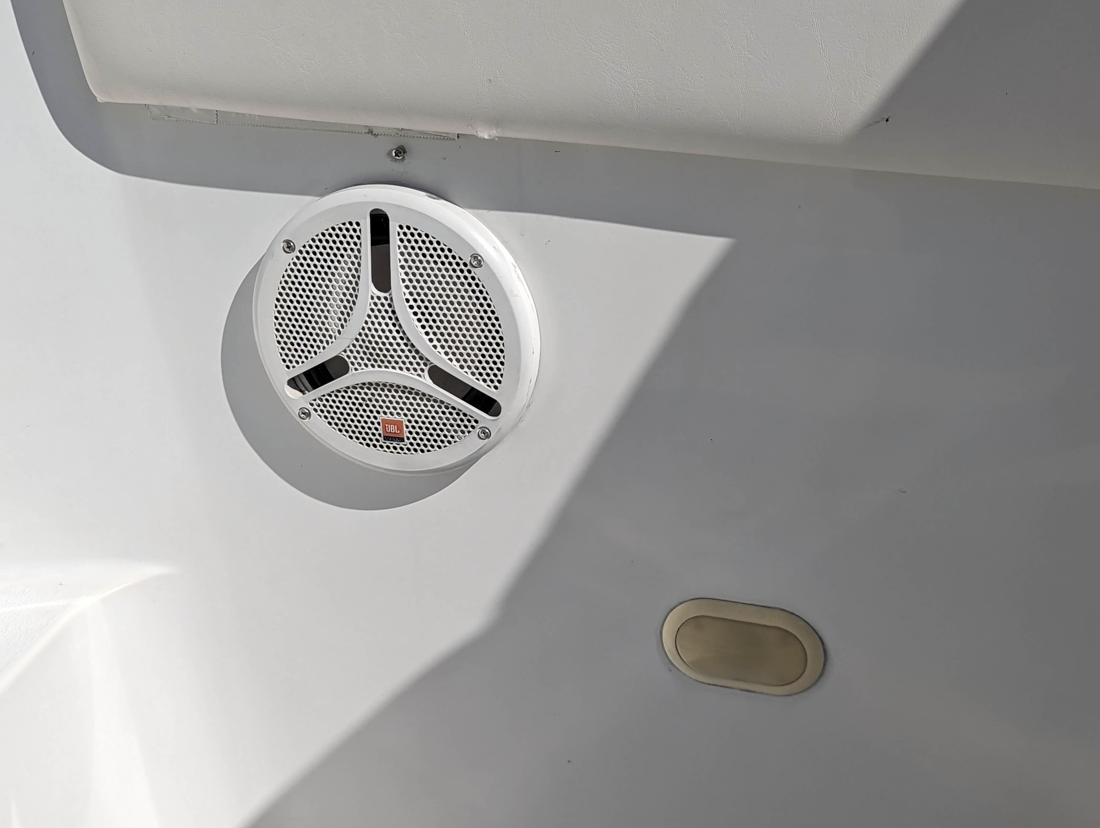Speaker and light on Carver 350 Mariner 2000 boat.