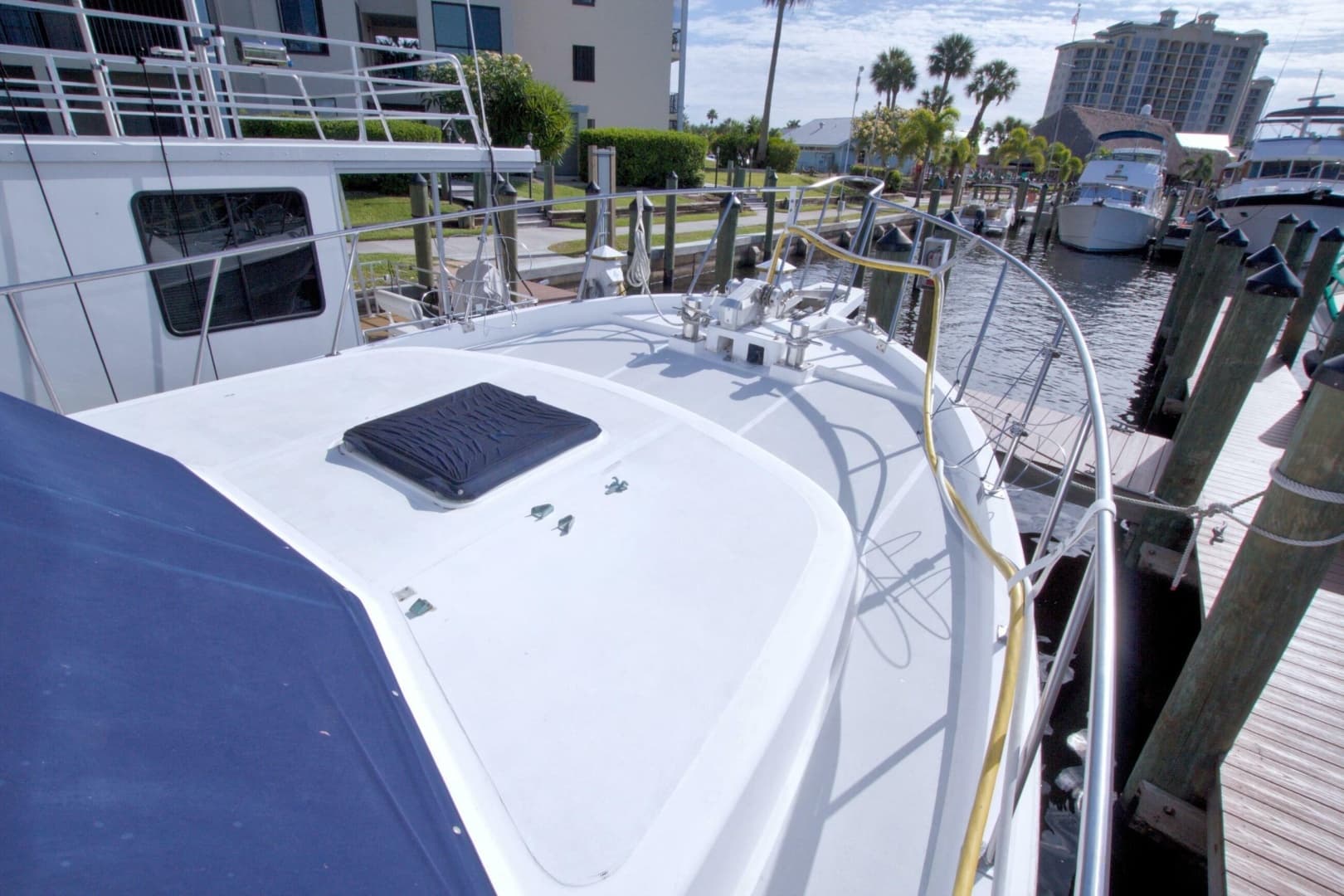 1984 Present Yachts 42 Sundeck - Image 6
