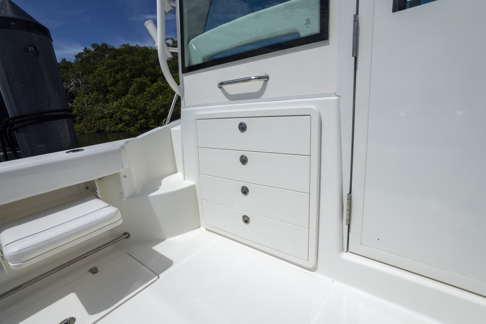 2014 Boston Whaler 315 Conquest - Image 15