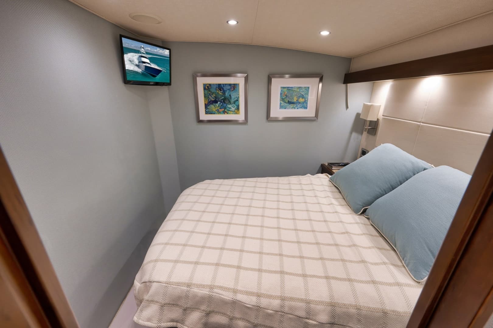 2015 Viking Enclosed Bridge - Image 40