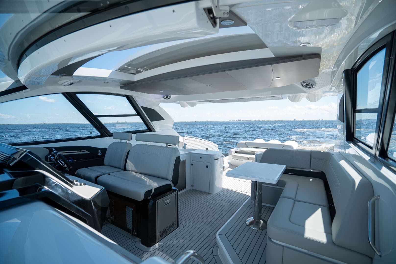 2026 Cruisers Yachts 50GLS OB - Image 24