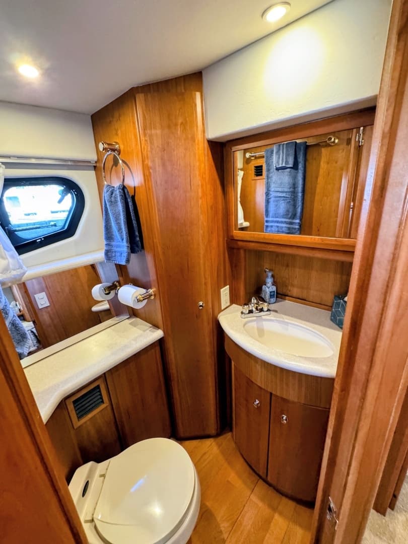 2002 Silverton 39 Motor Yacht - Image 58