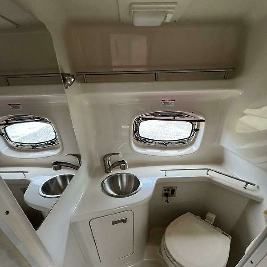 2011 Sea Ray 280 Sundancer - Image 20