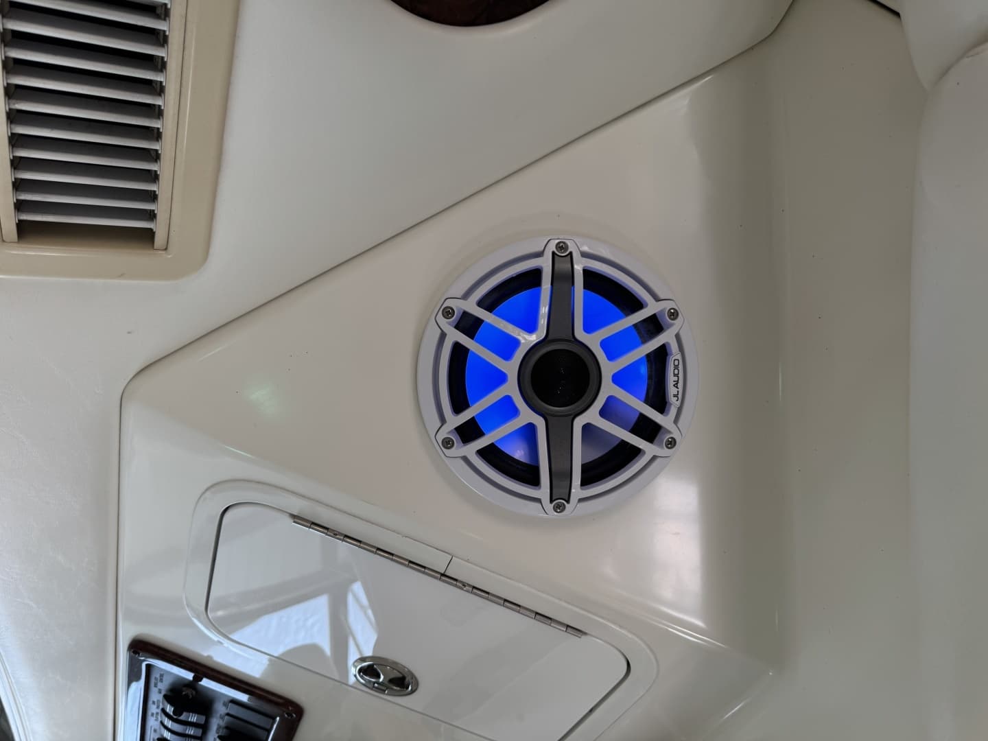 2001 Sea Ray 510 Sundancer - Image 27