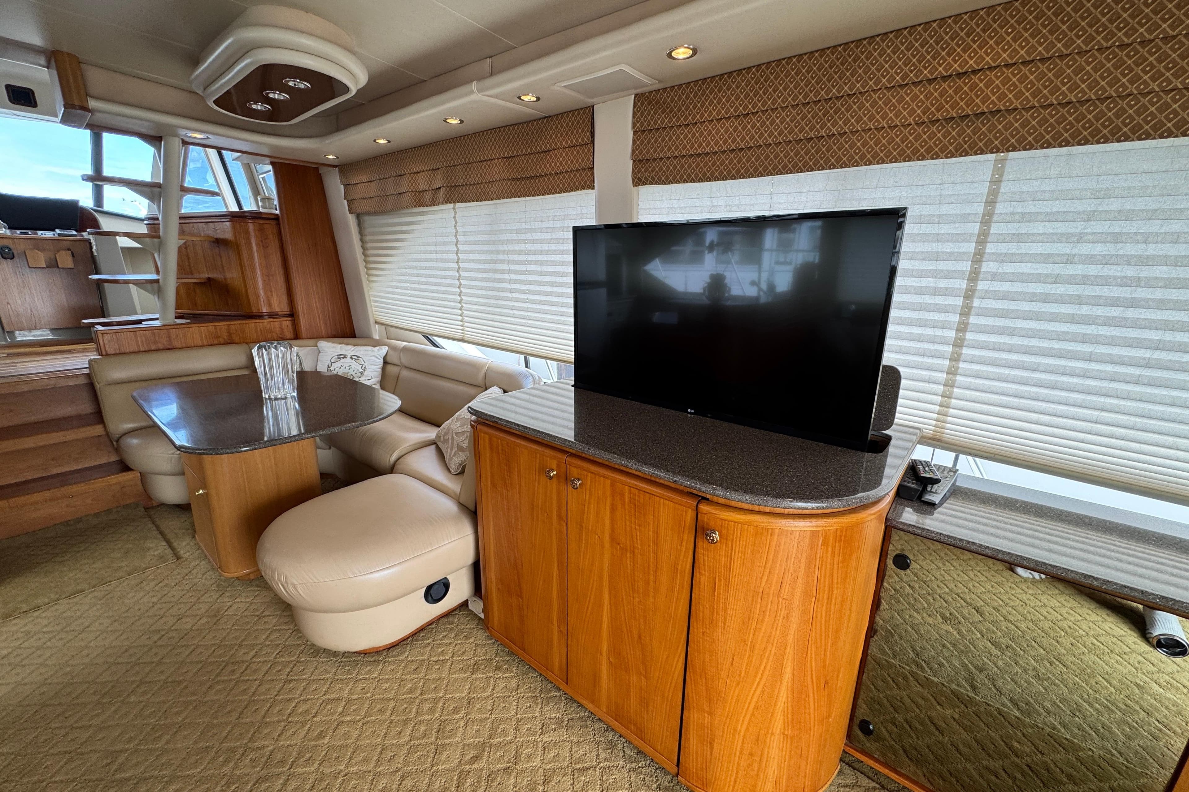 Luxurious interior of 1998 Bayliner 5788 Pilot House Motoryacht with TV and seating area.
