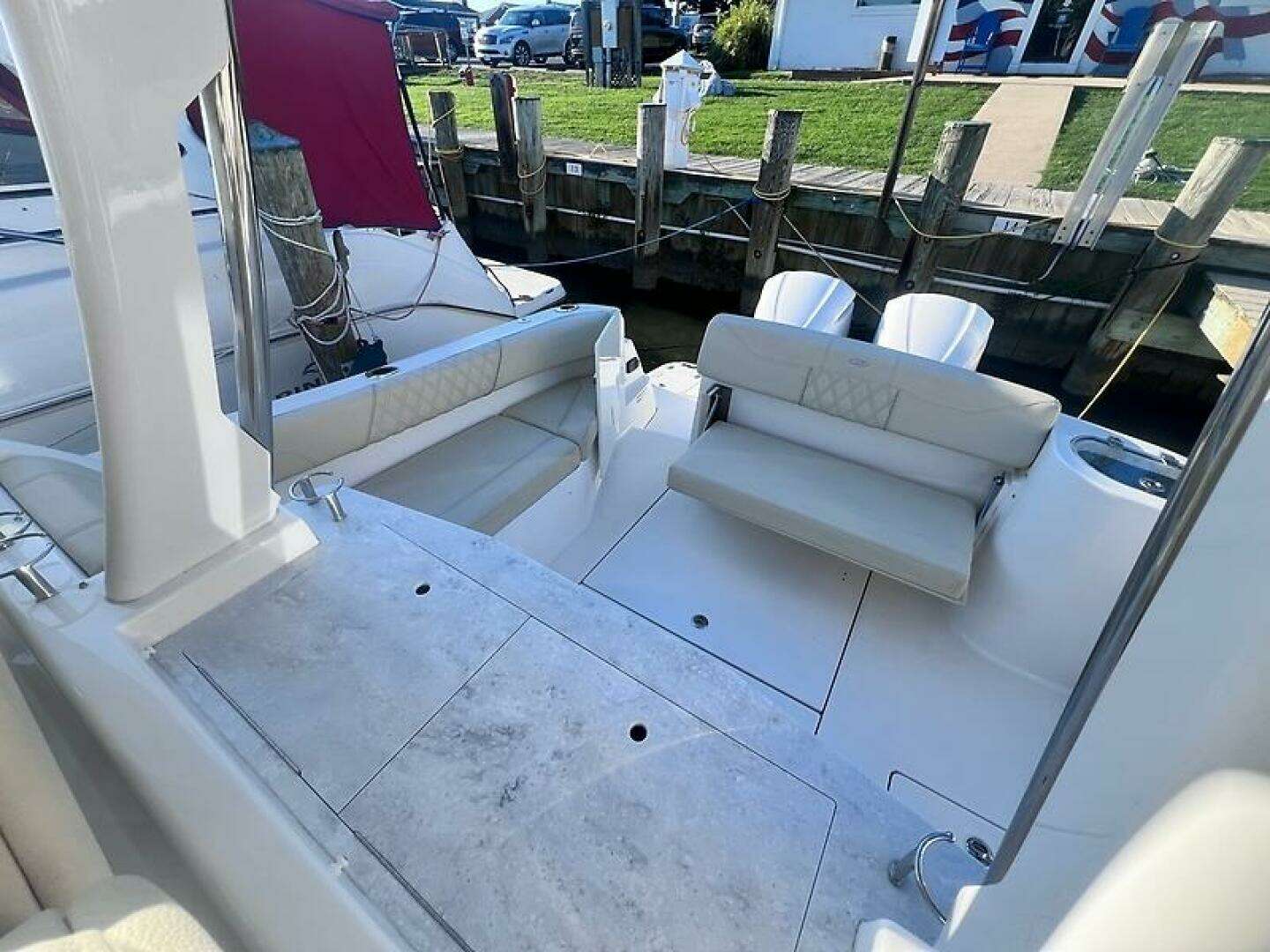 2019 Regal 33 SAV - Image 12