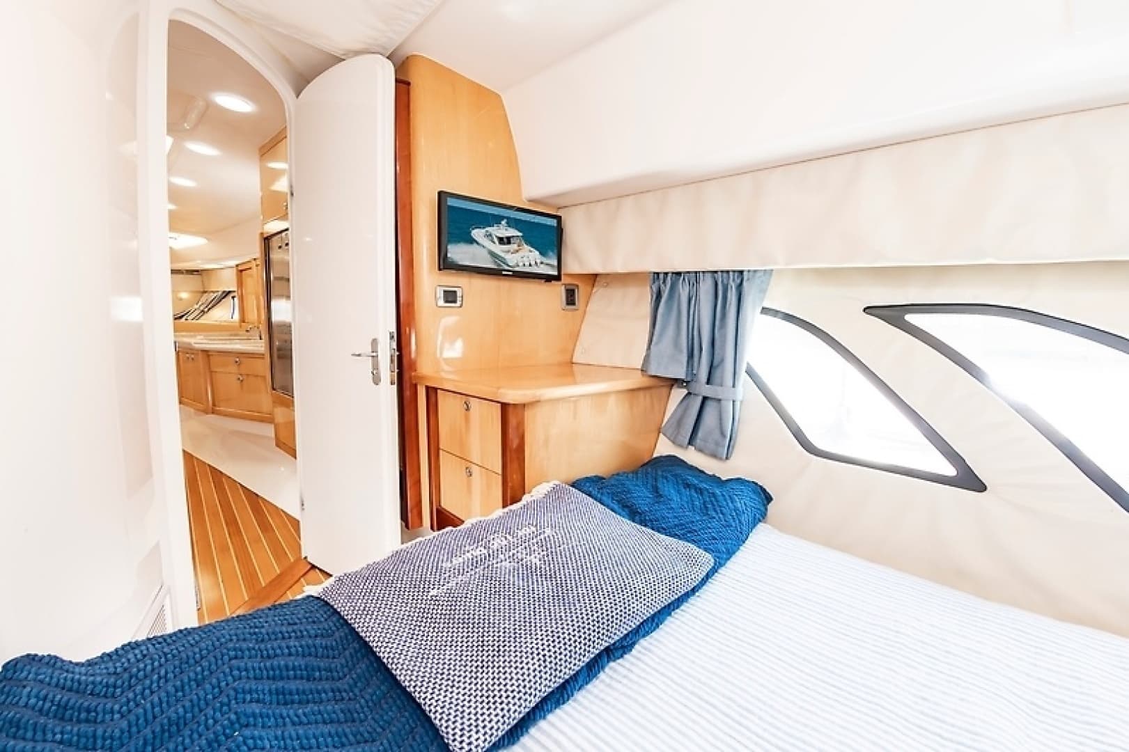 2010 Intrepid 475 Sport Yacht - Image 46