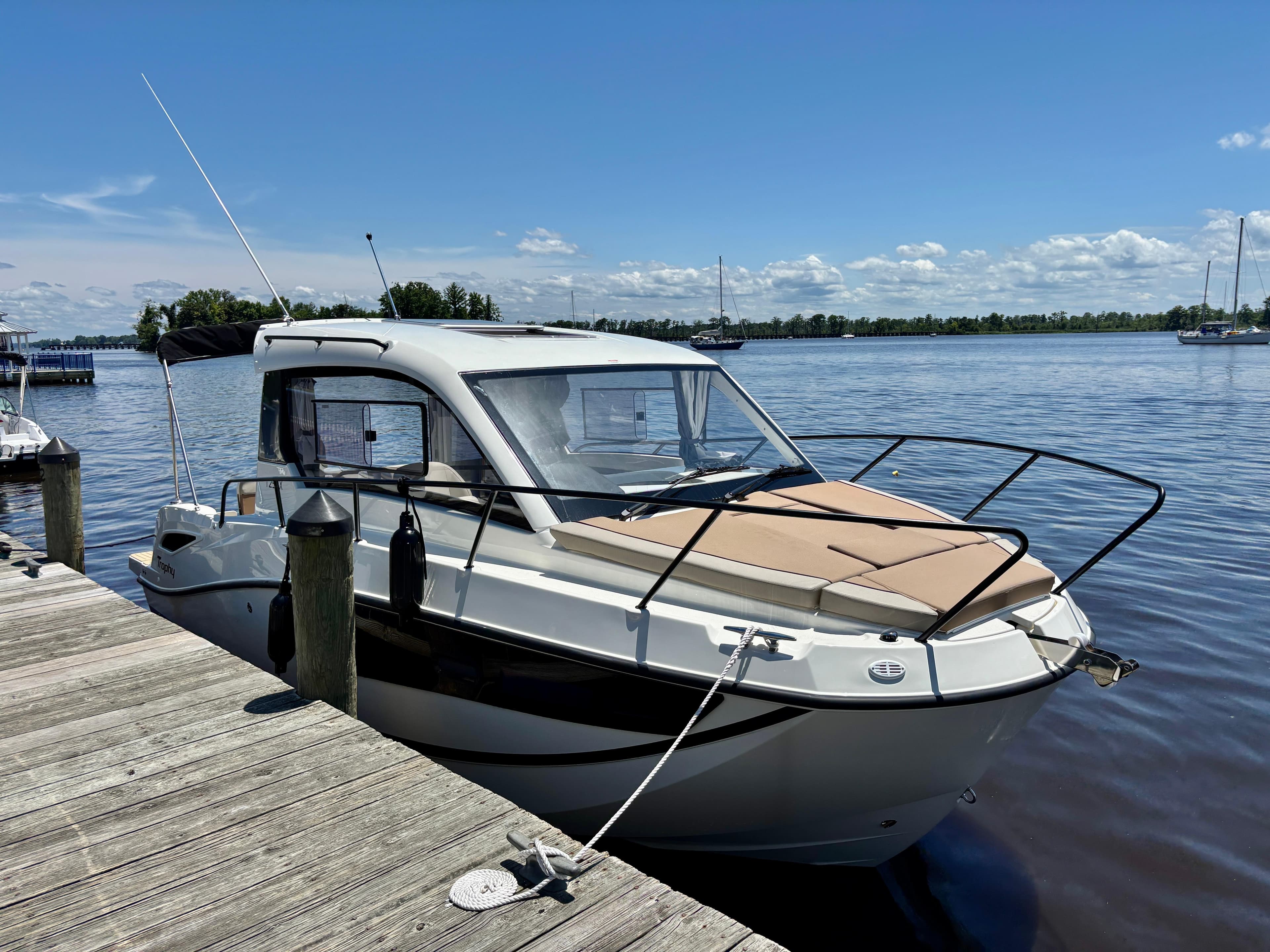 2025 Bayliner TROPHY 25 EXPLORER docked on a sunny day by the water.