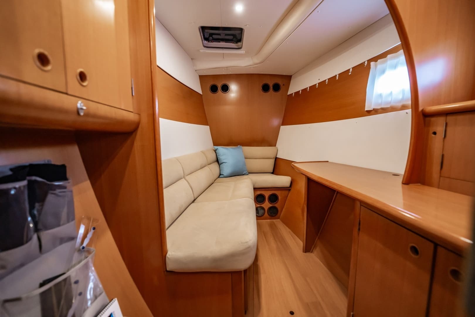2005 Lagoon Power 43 - Image 40
