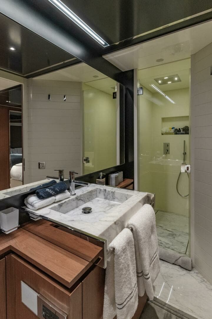 2019 Riva — - Image 14