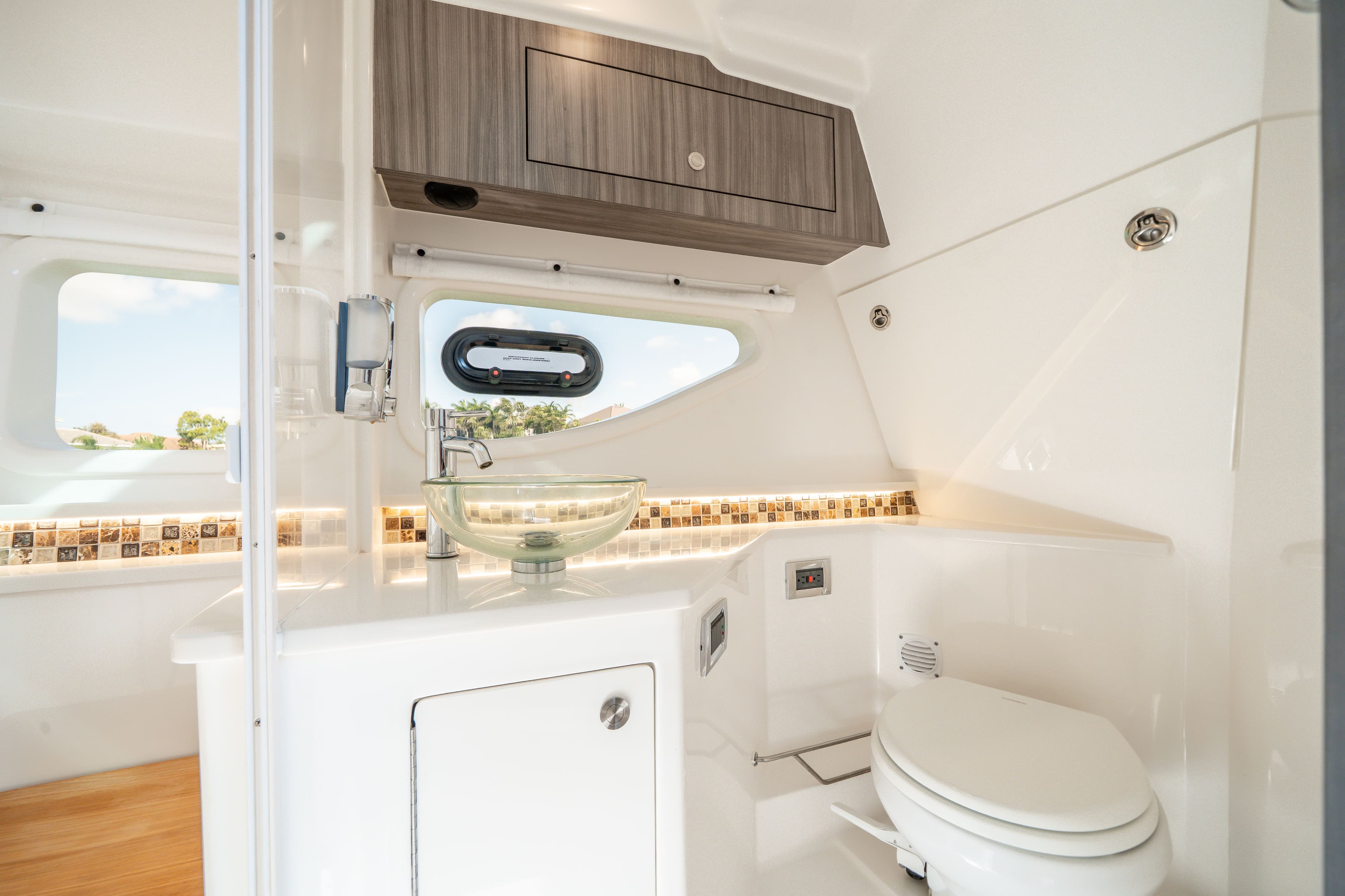 2025 Sea Ray 370 DA OB - 23