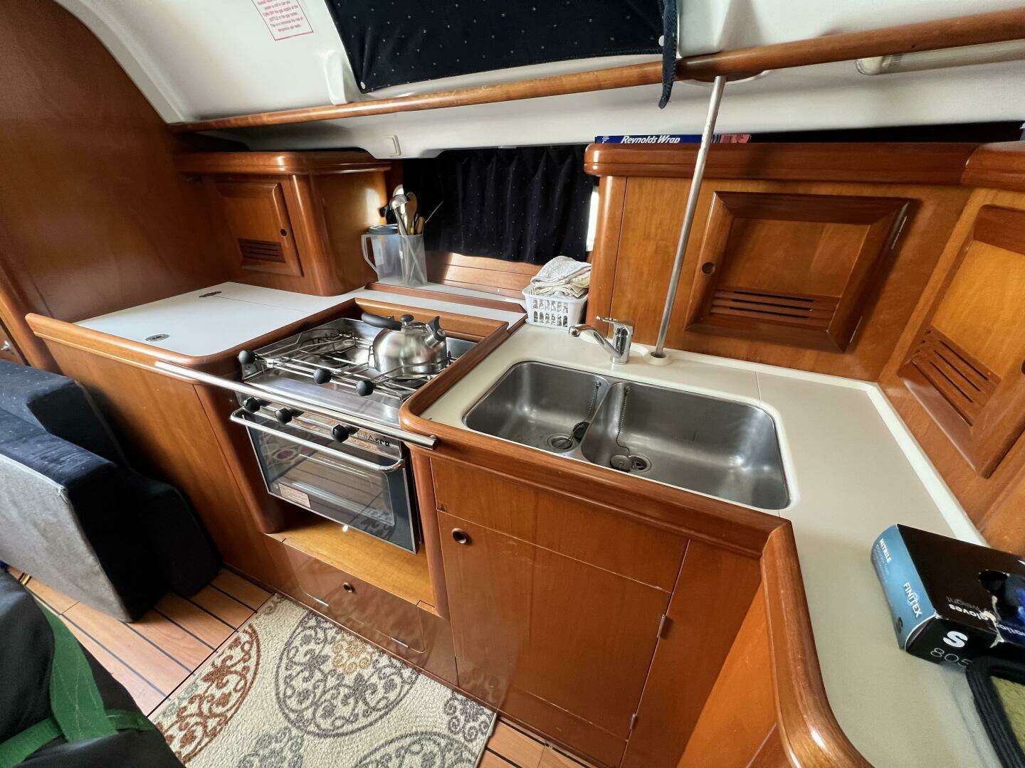 2001 Beneteau 411 - Image 12