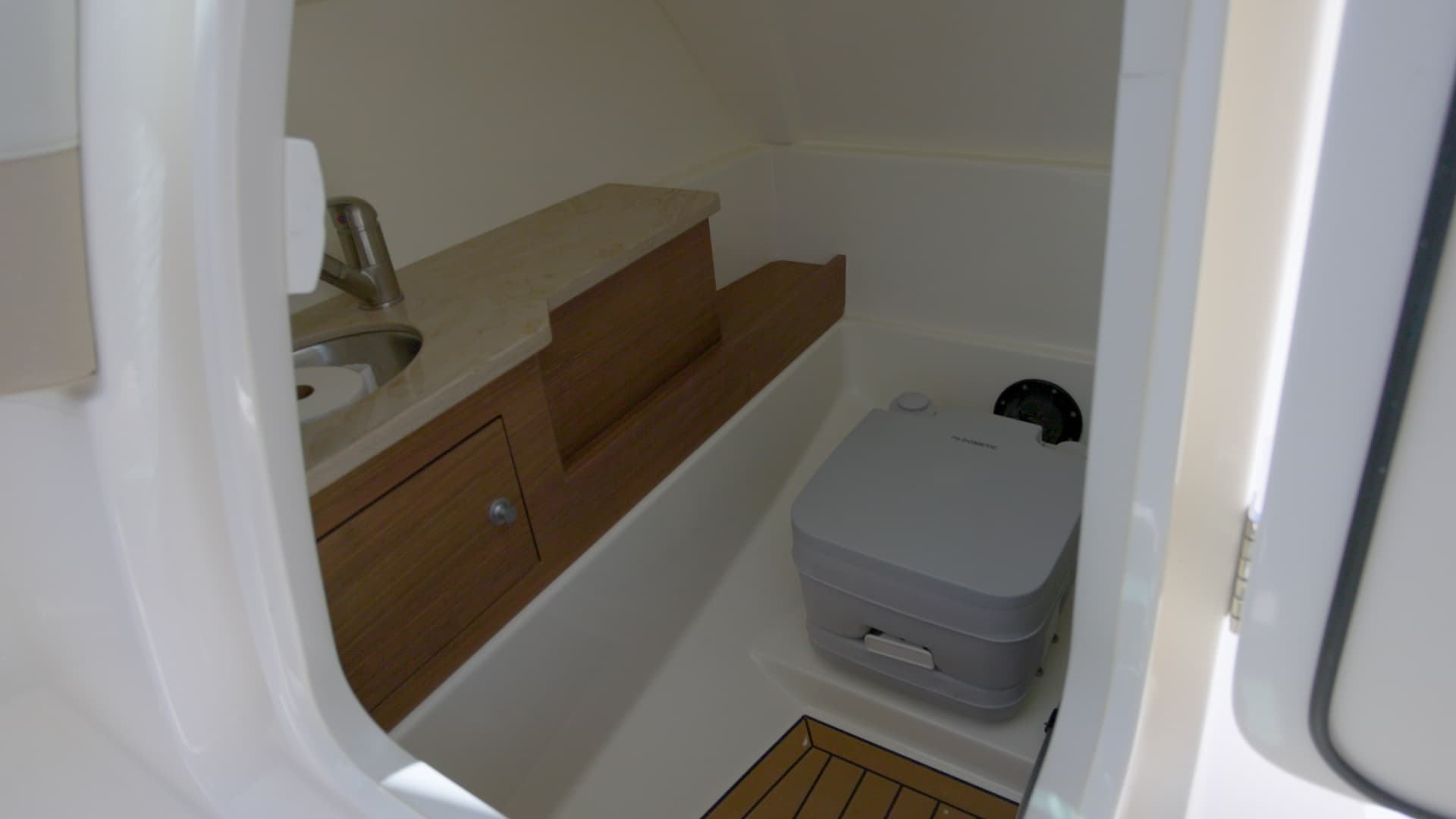 2024 Boston Whaler 280 Vantage - Image 9