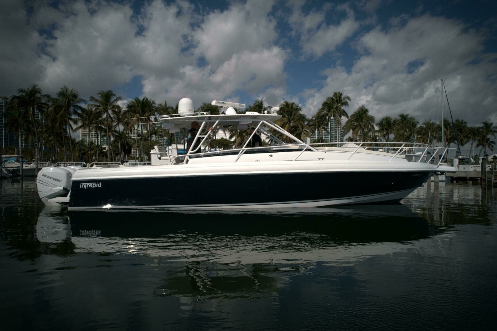 2002 Intrepid 377 Walkaround Cuddy - Image 11