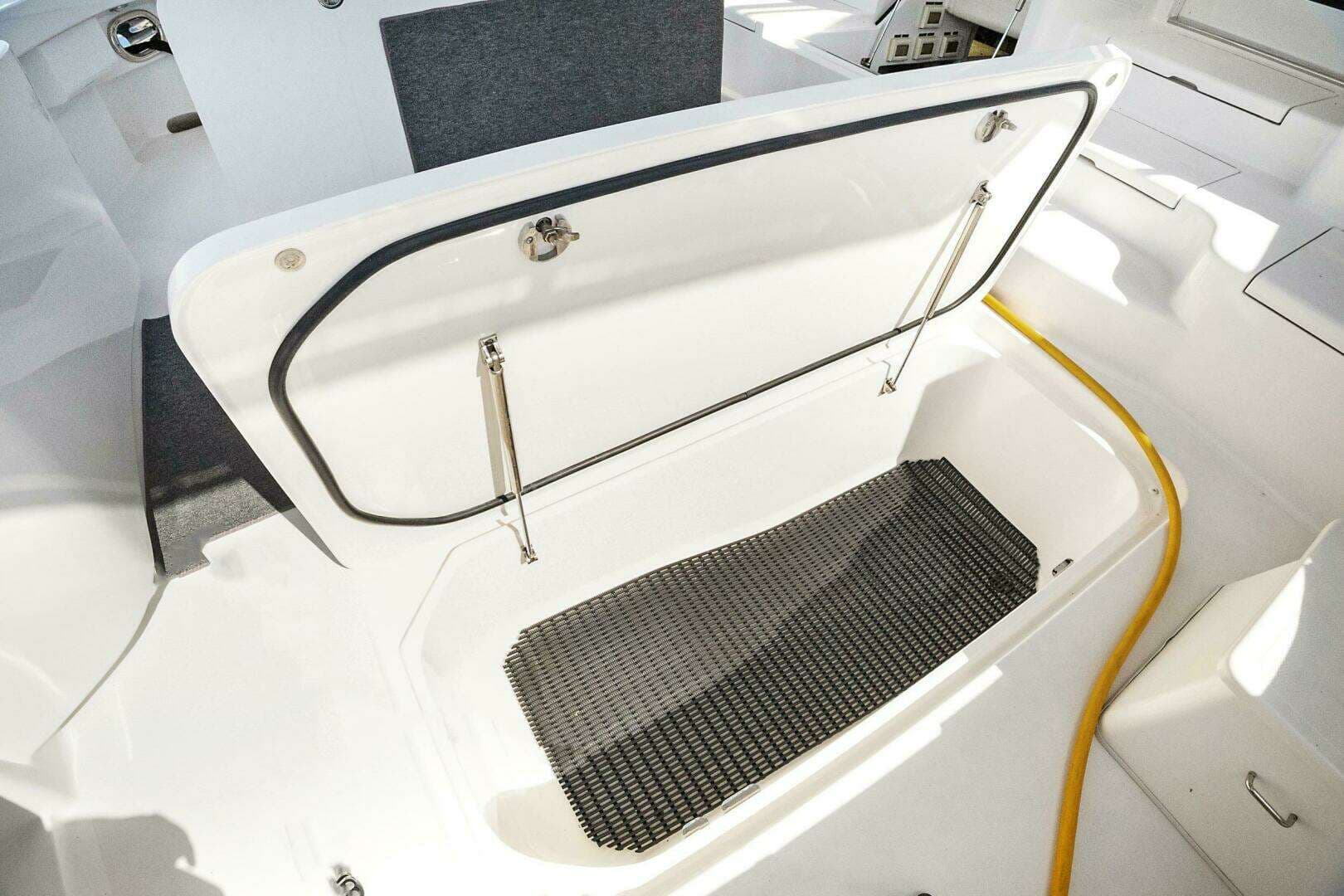2016 Hatteras GT63 - Image 20