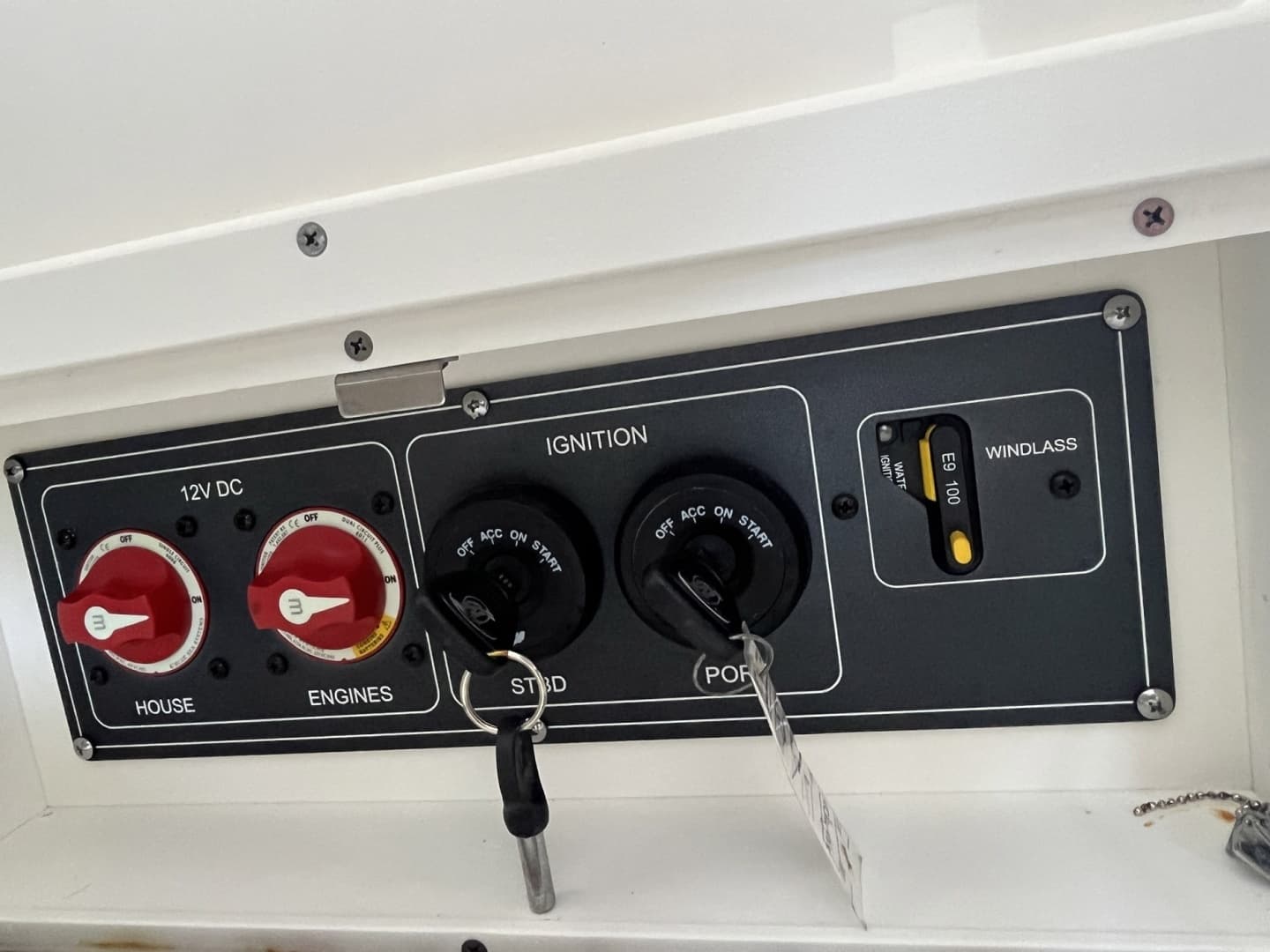 2022 Boston Whaler 320 Vantage - Image 28