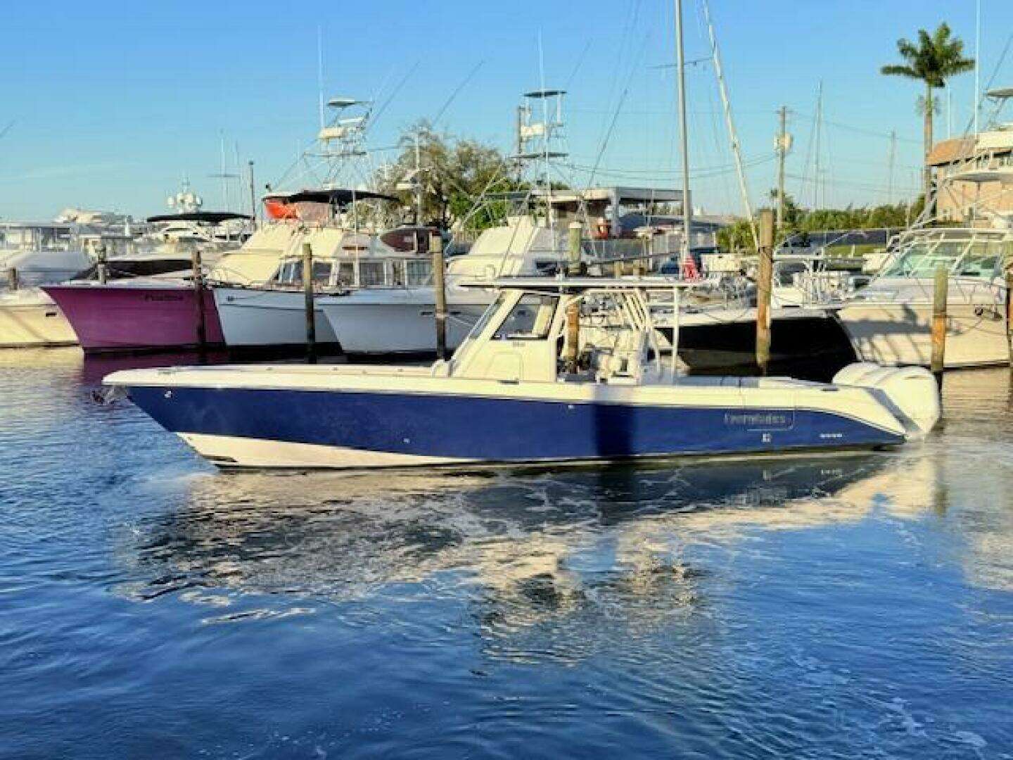 2014 Everglades 355 Center Console - Image 2