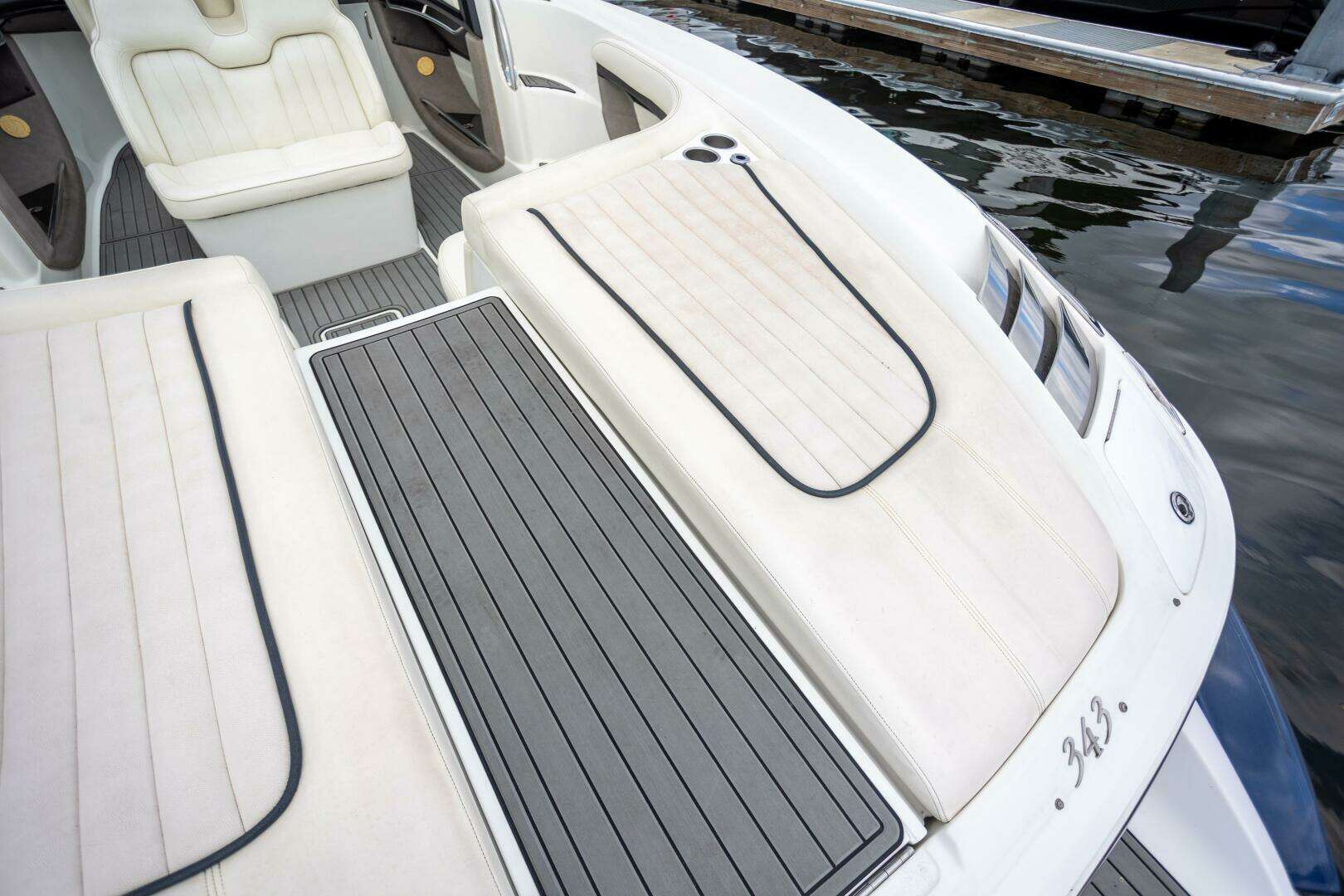 2005 Cobalt 343 - Image 26
