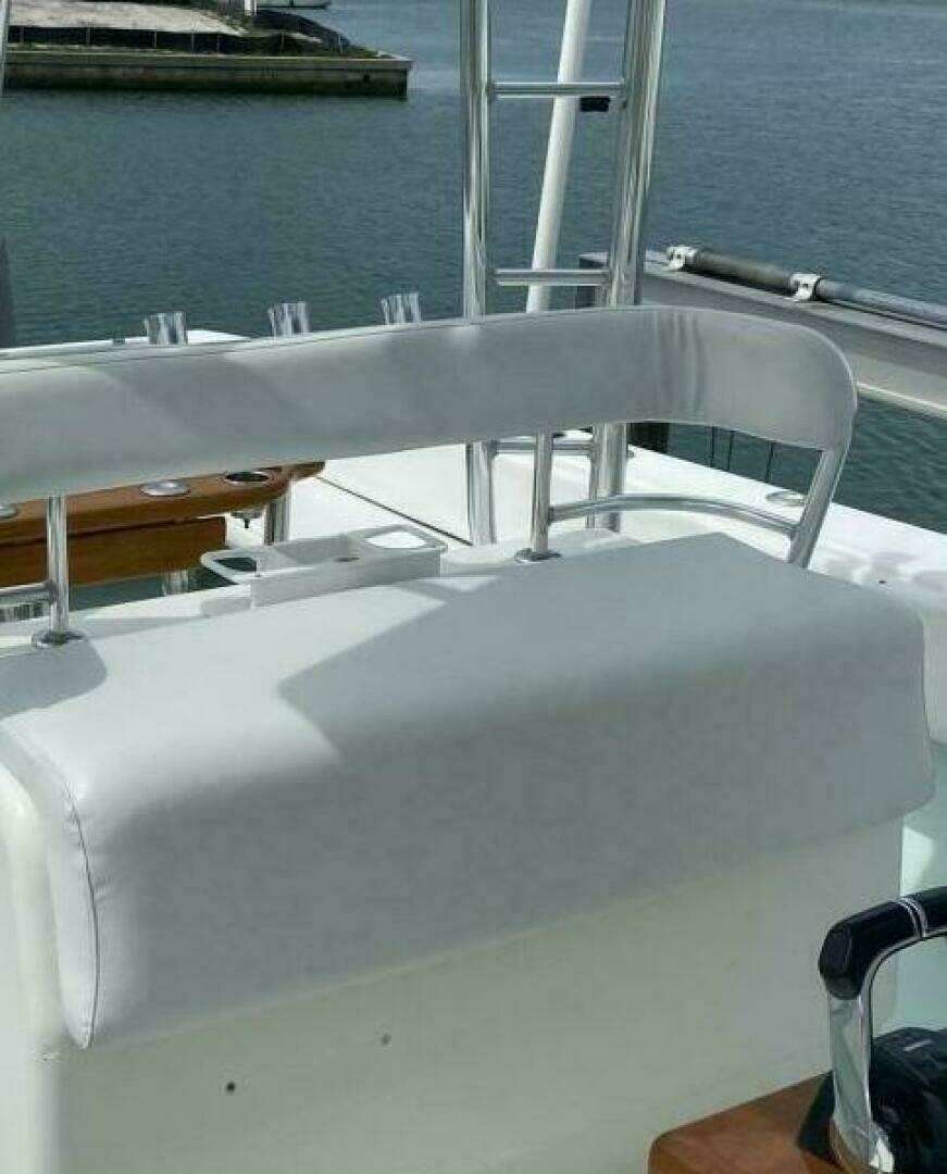 2012 Contender 39 ST - Image 10