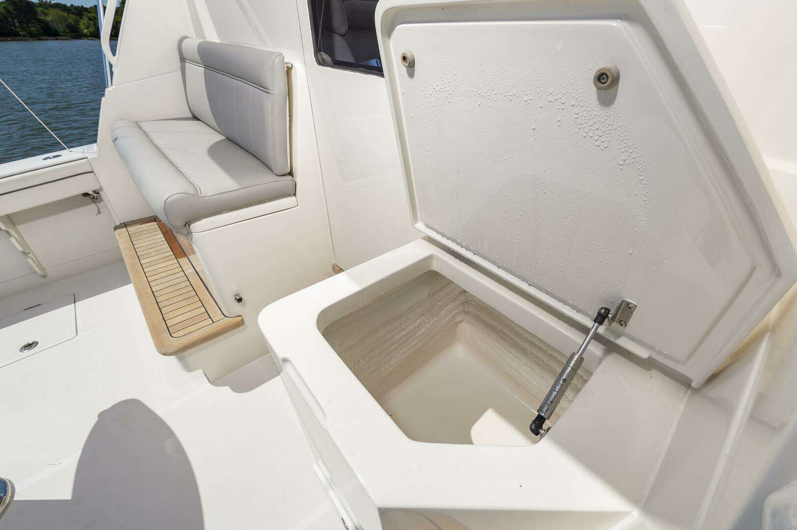 2014 Jupiter 41 Sport Bridge - Image 16