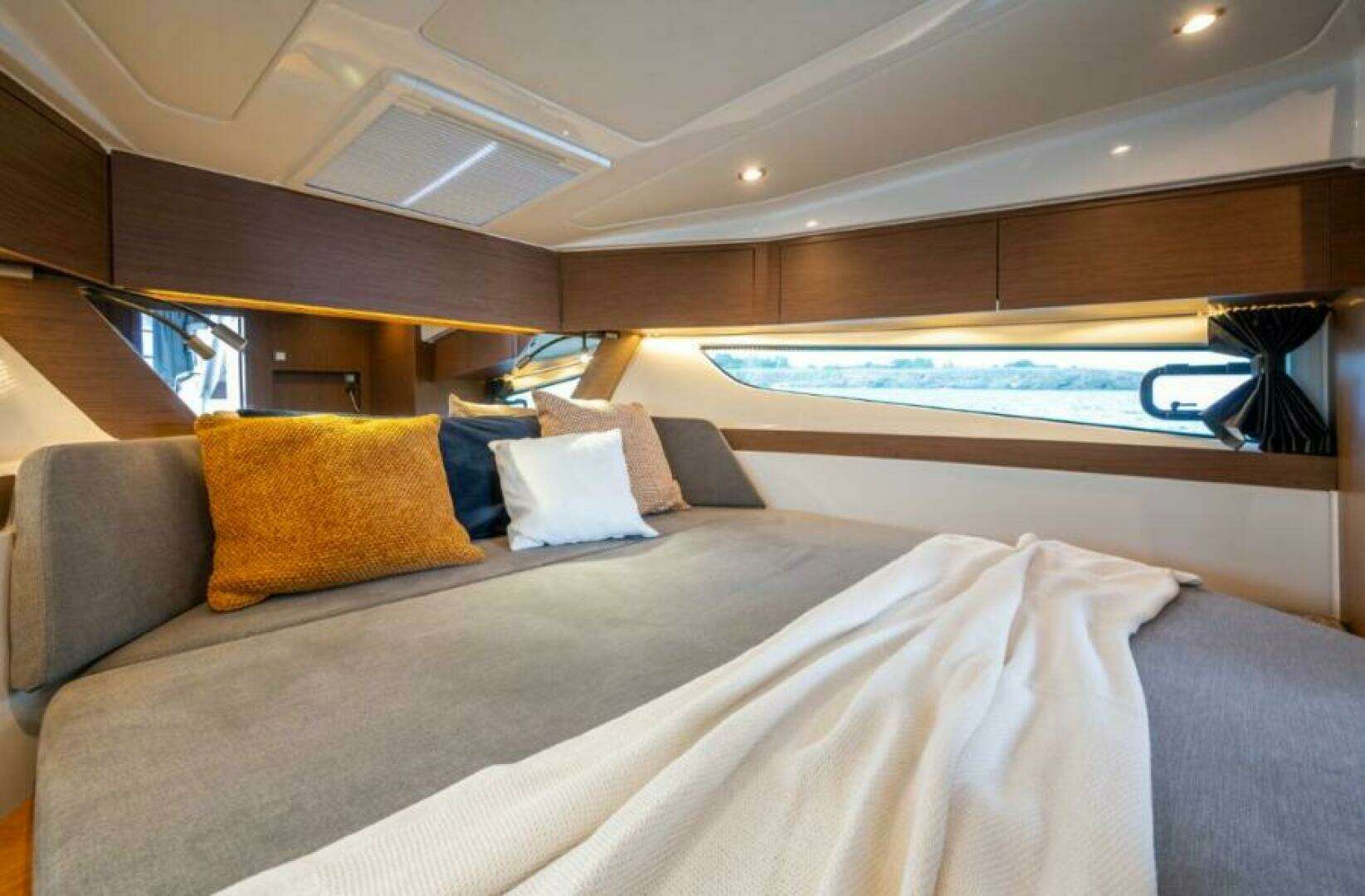 2026 Beneteau Antares 11 - Image 12