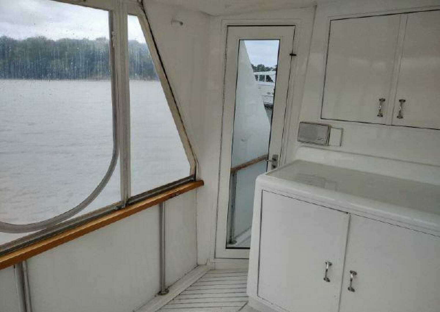 1996 Hatteras 50' Sport Deck - Image 85