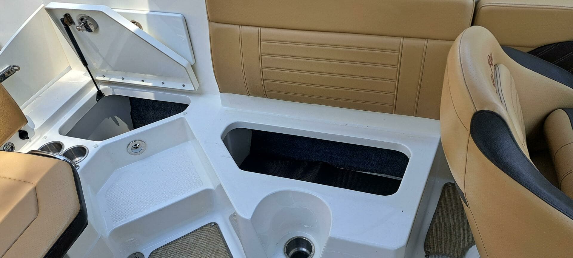 2019 Sea Ray SPX 230 OB - Image 36