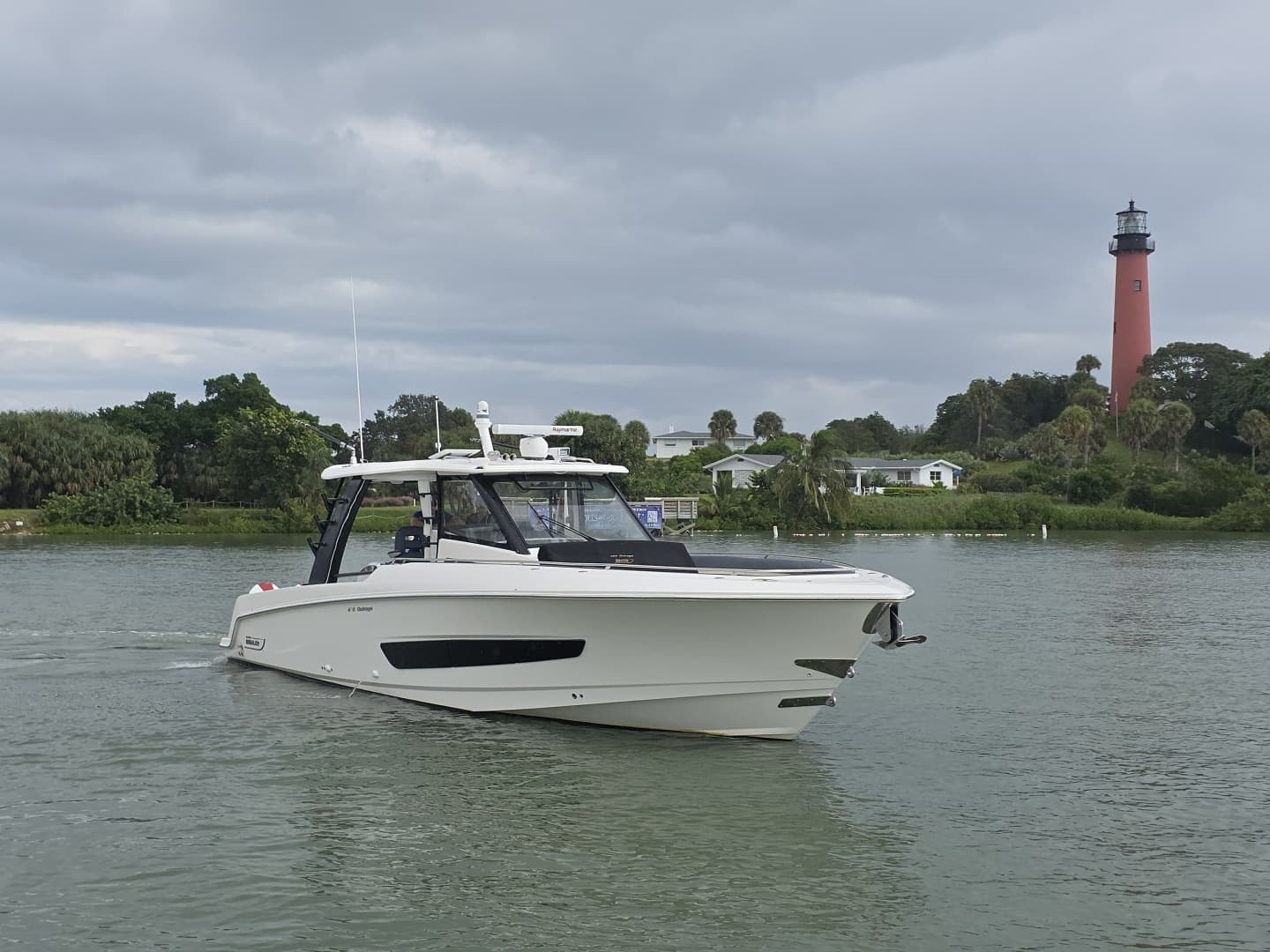 2021 Boston Whaler 420 Outrage - Image 15