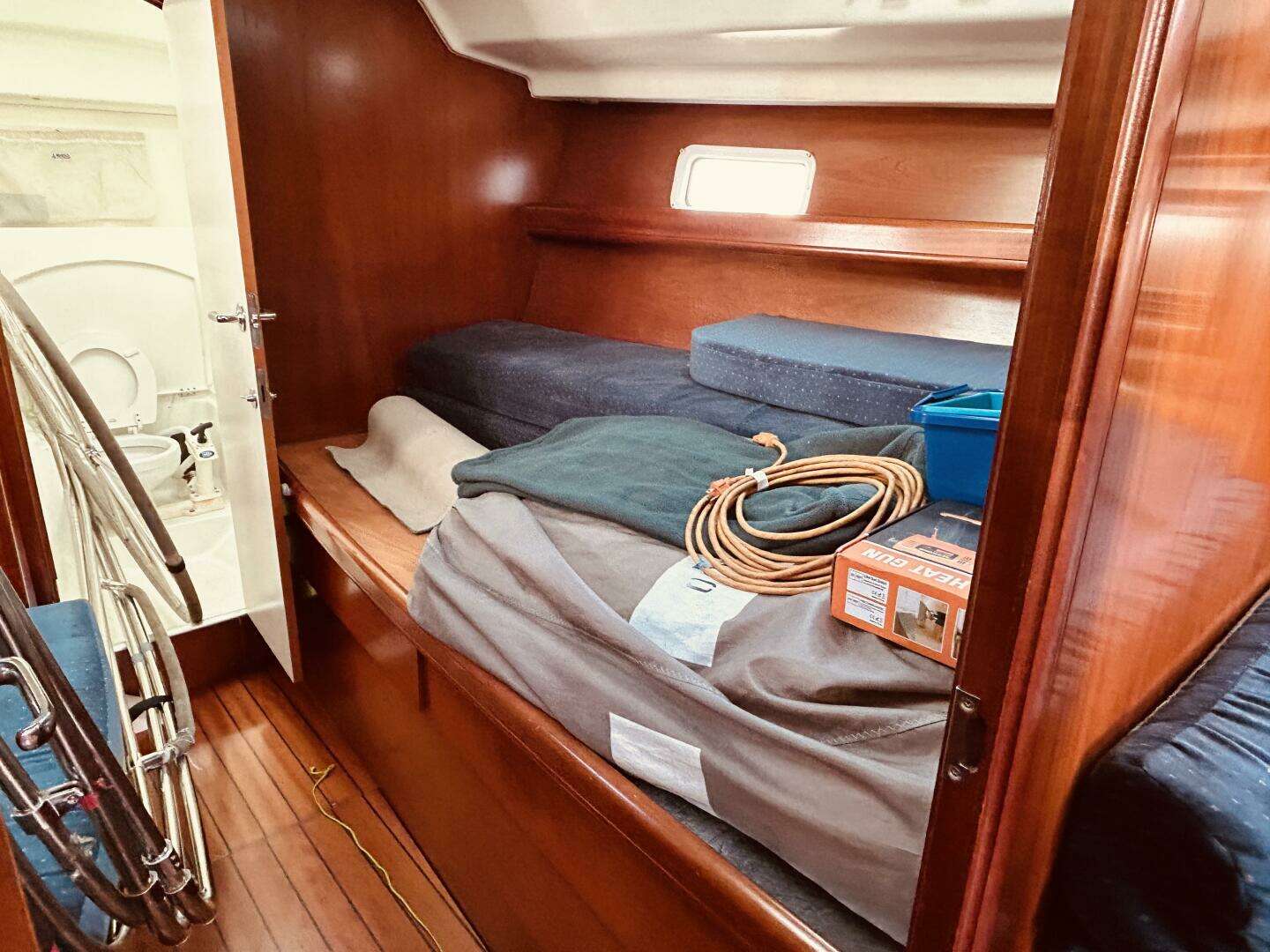 2001 Beneteau 411 - Image 26