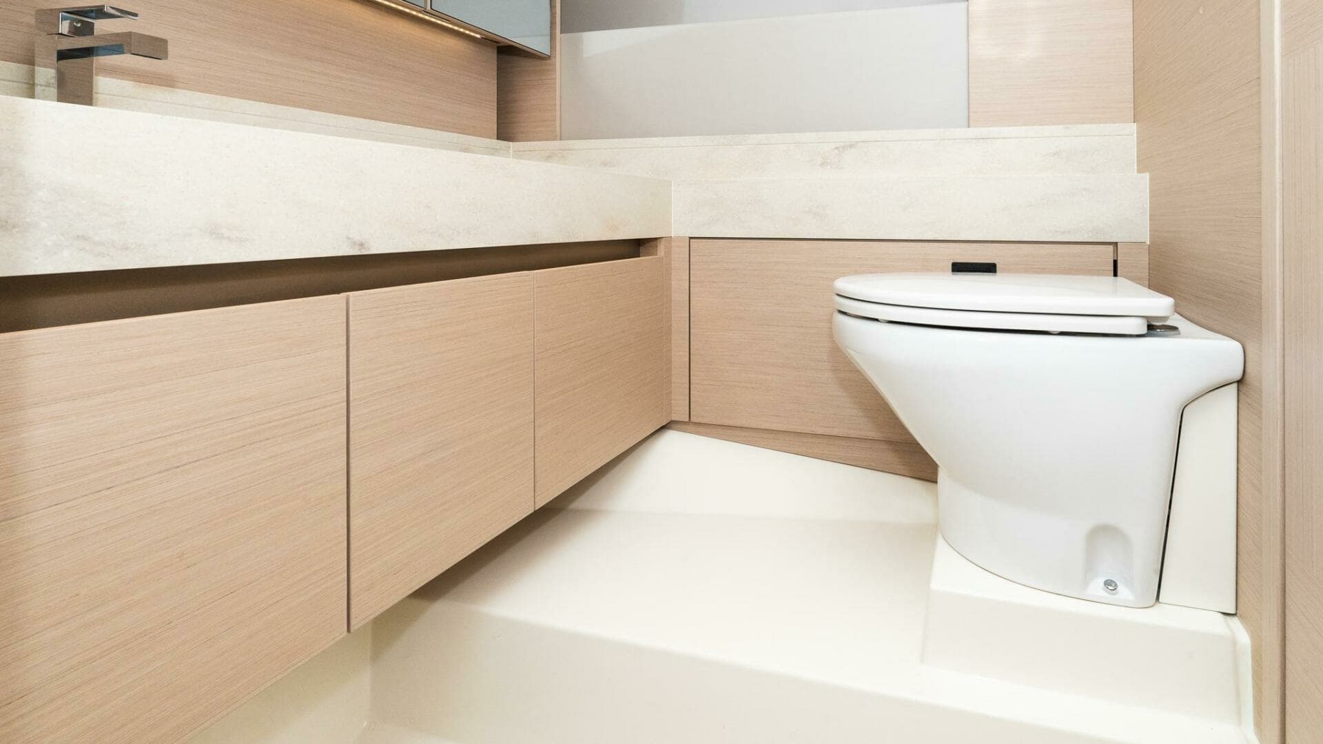 2023 Prestige 520 S - Image 19