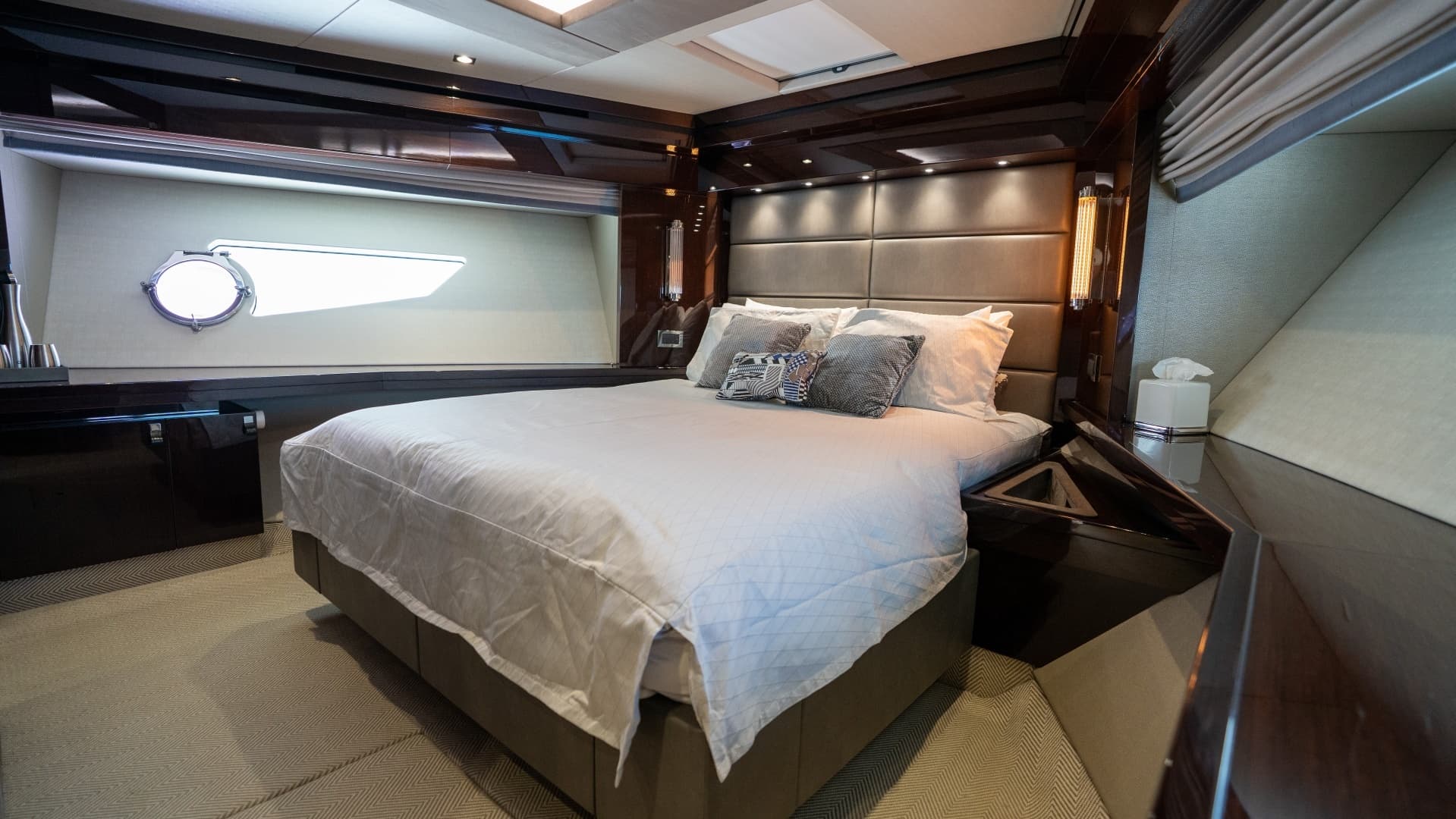 2017 Sunseeker 86 Yacht - Image 64