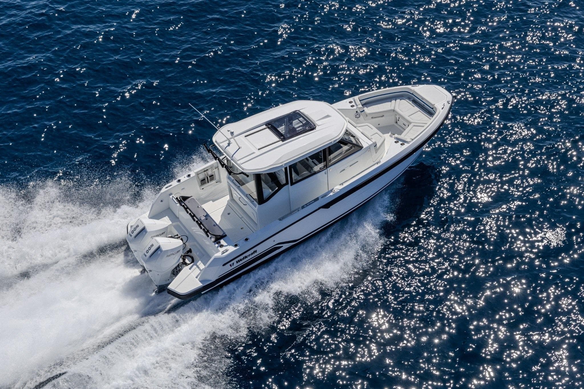 2026 Wellcraft 28 Explorer cruising on sparkling blue ocean waters.