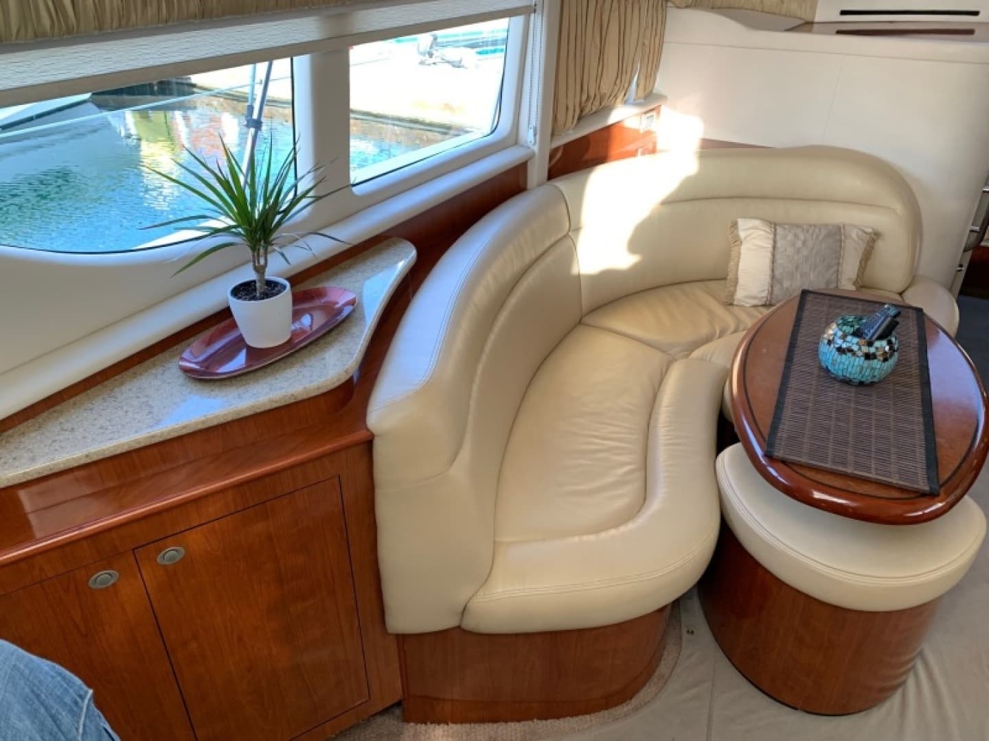 2004 Sea Ray 390 Motor Yacht - Image 42