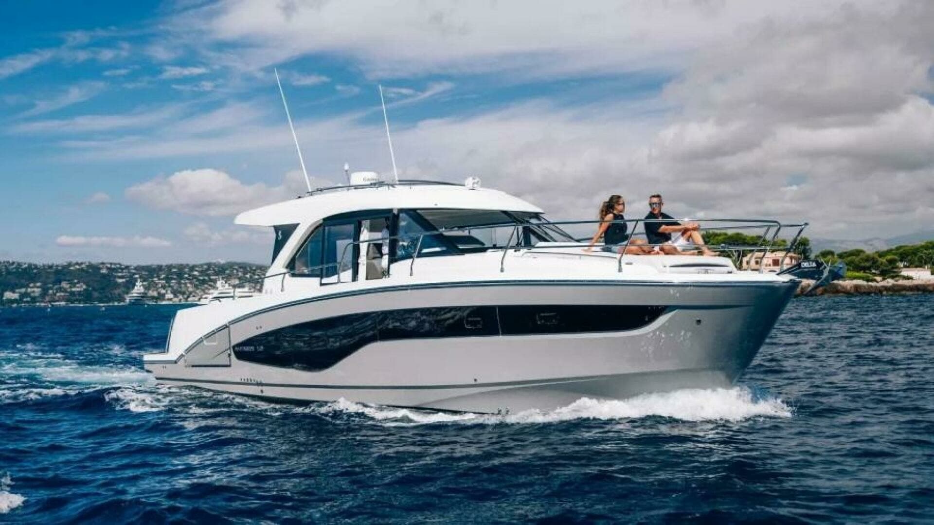 2026 Beneteau Antares 12 Coupe - Image 2