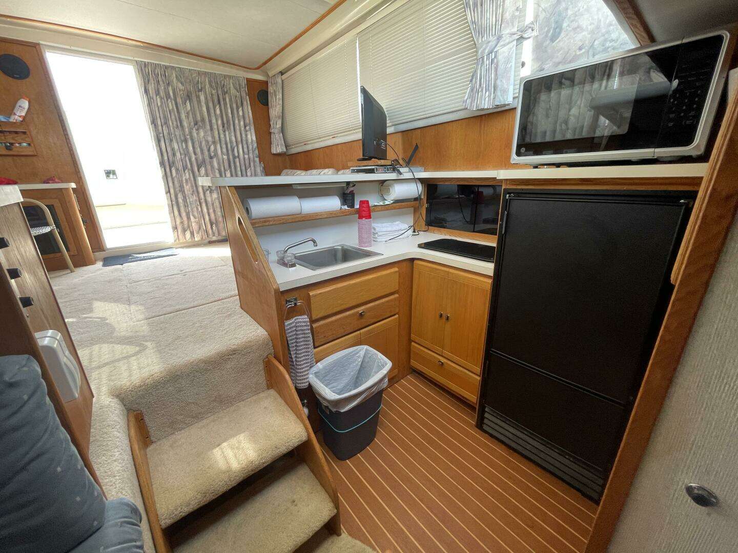 1989 Silverton 37 Convertible - Image 33