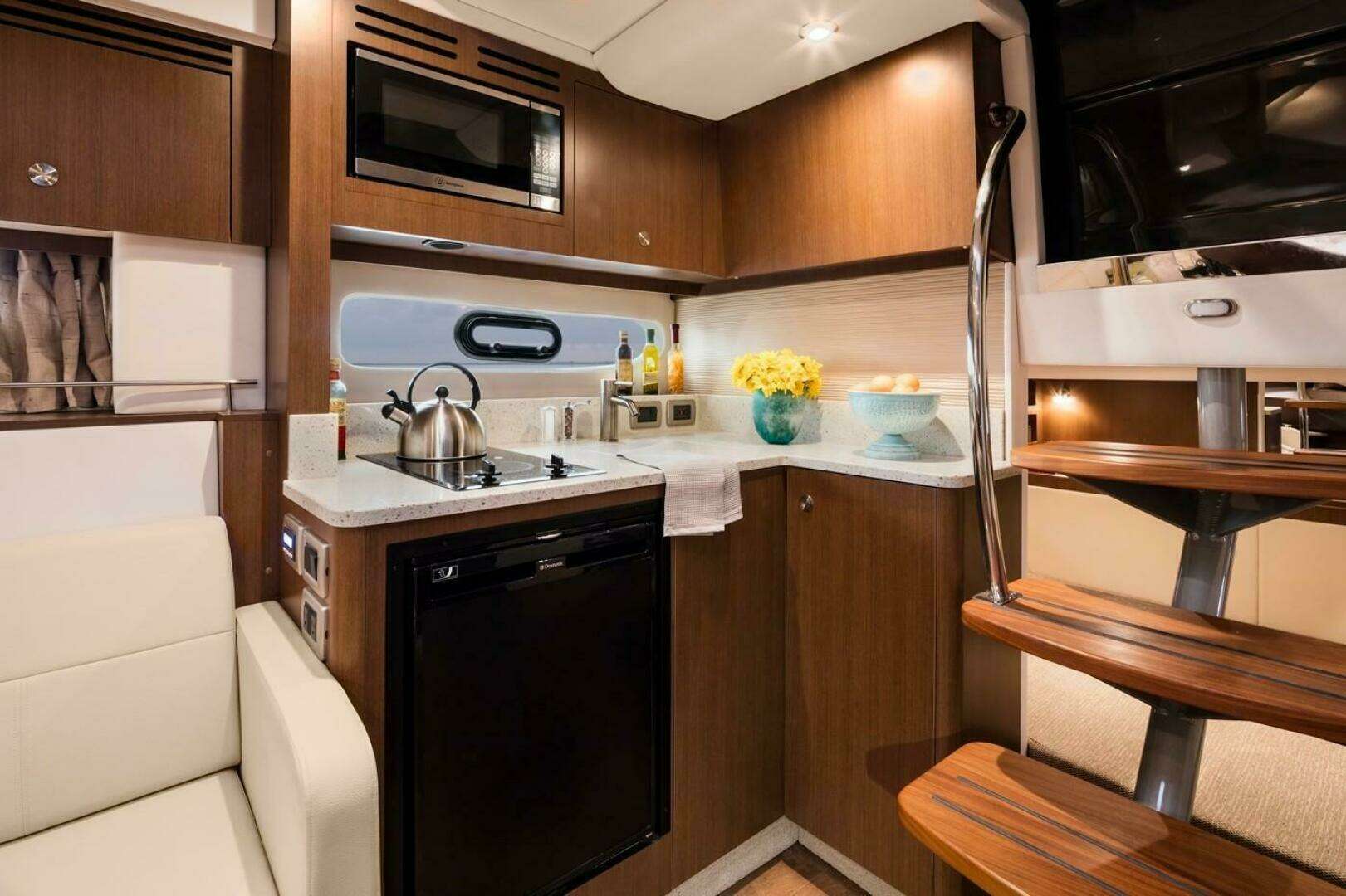 2019 Sea Ray 350 Sundancer - Image 33