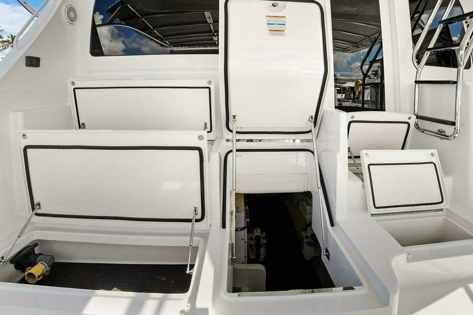 2016 Hatteras GT63 - Image 14