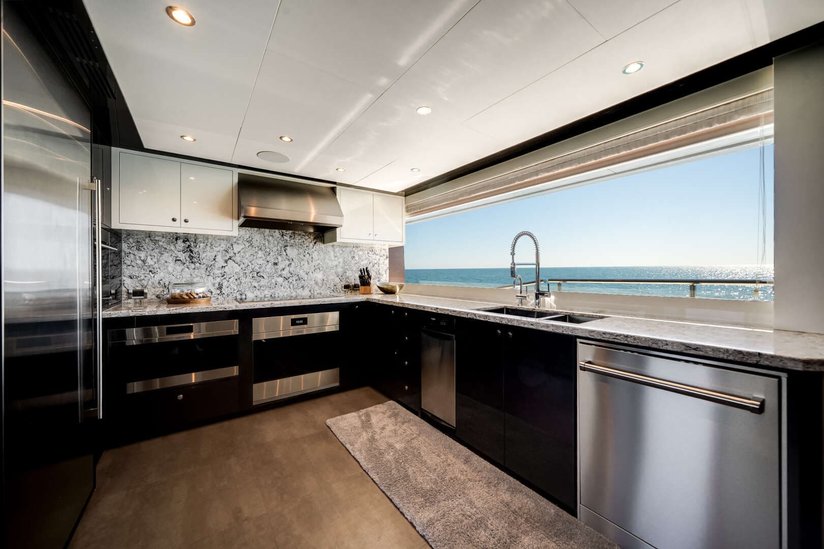 2022 Ocean Alexander 37L - Image 31