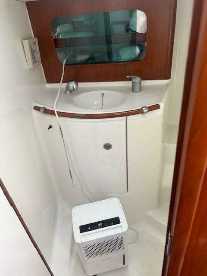 2001 Beneteau — - Image 28