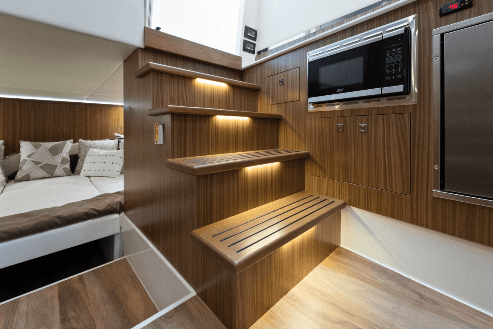 2026 Cruisers Yachts 50GLS OB - Image 25