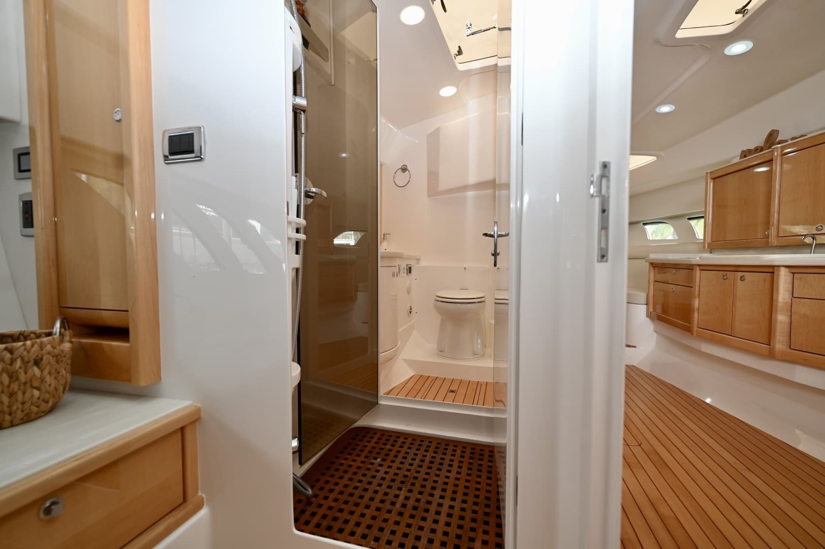 2019 Intrepid 475 Sport Yacht - Image 26