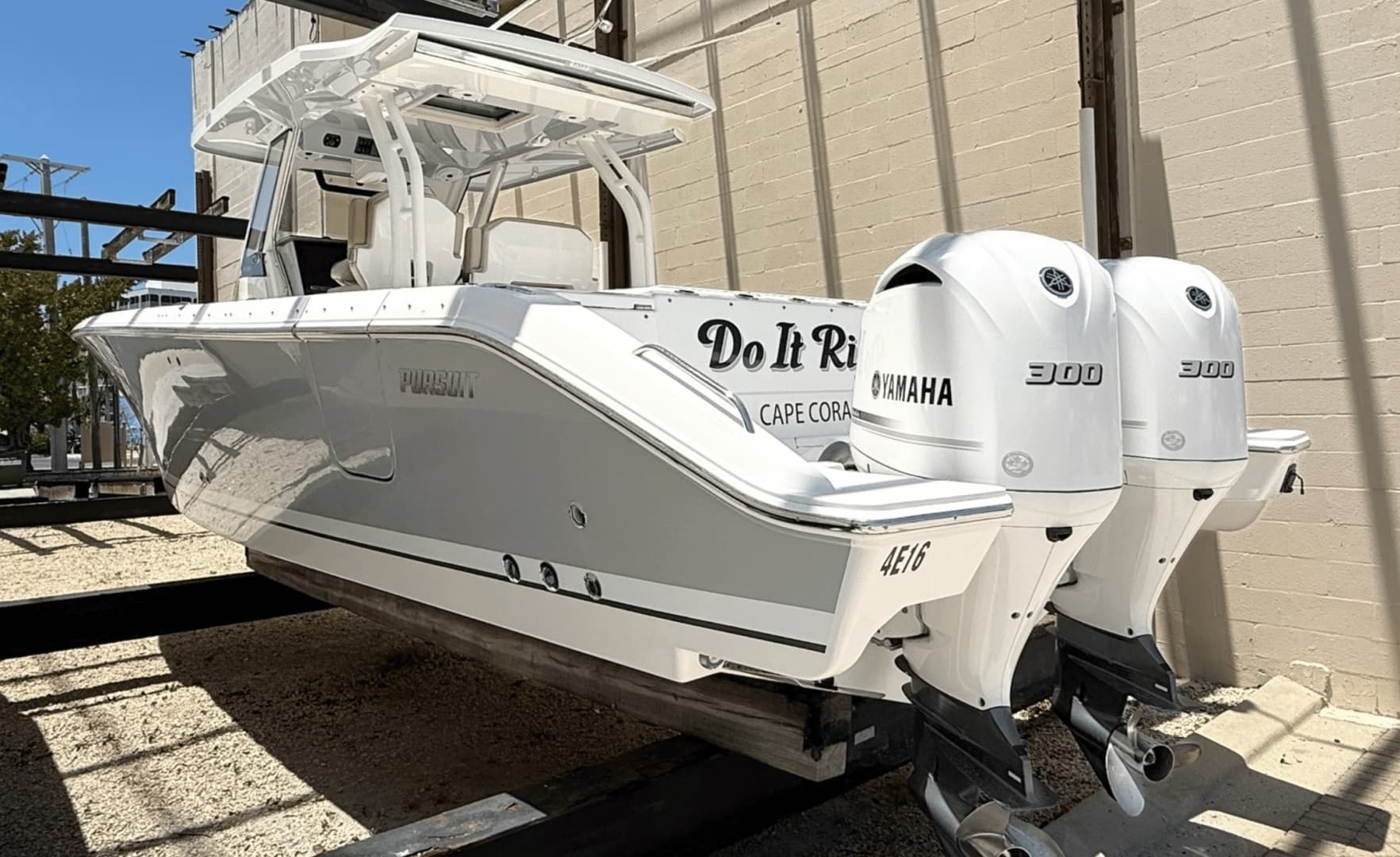 2020 Pursuit S328 - Image 5