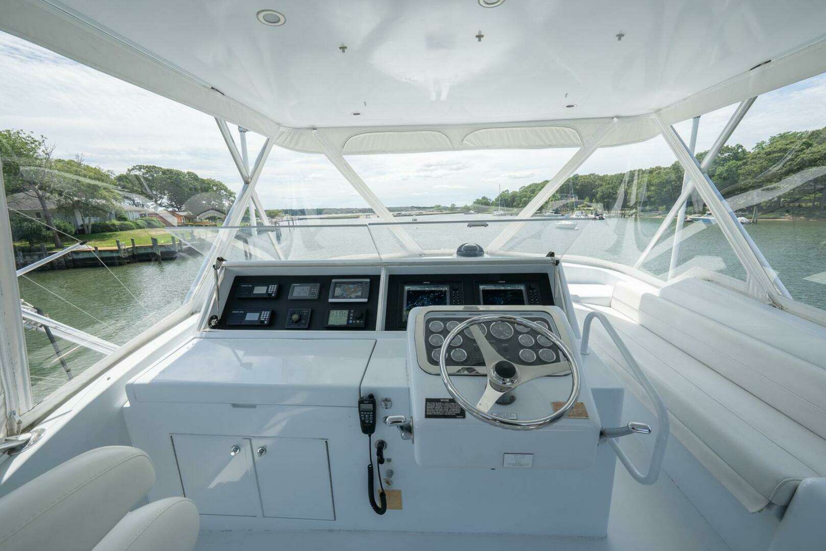 2001 Hatteras 50 Convertible - Image 22