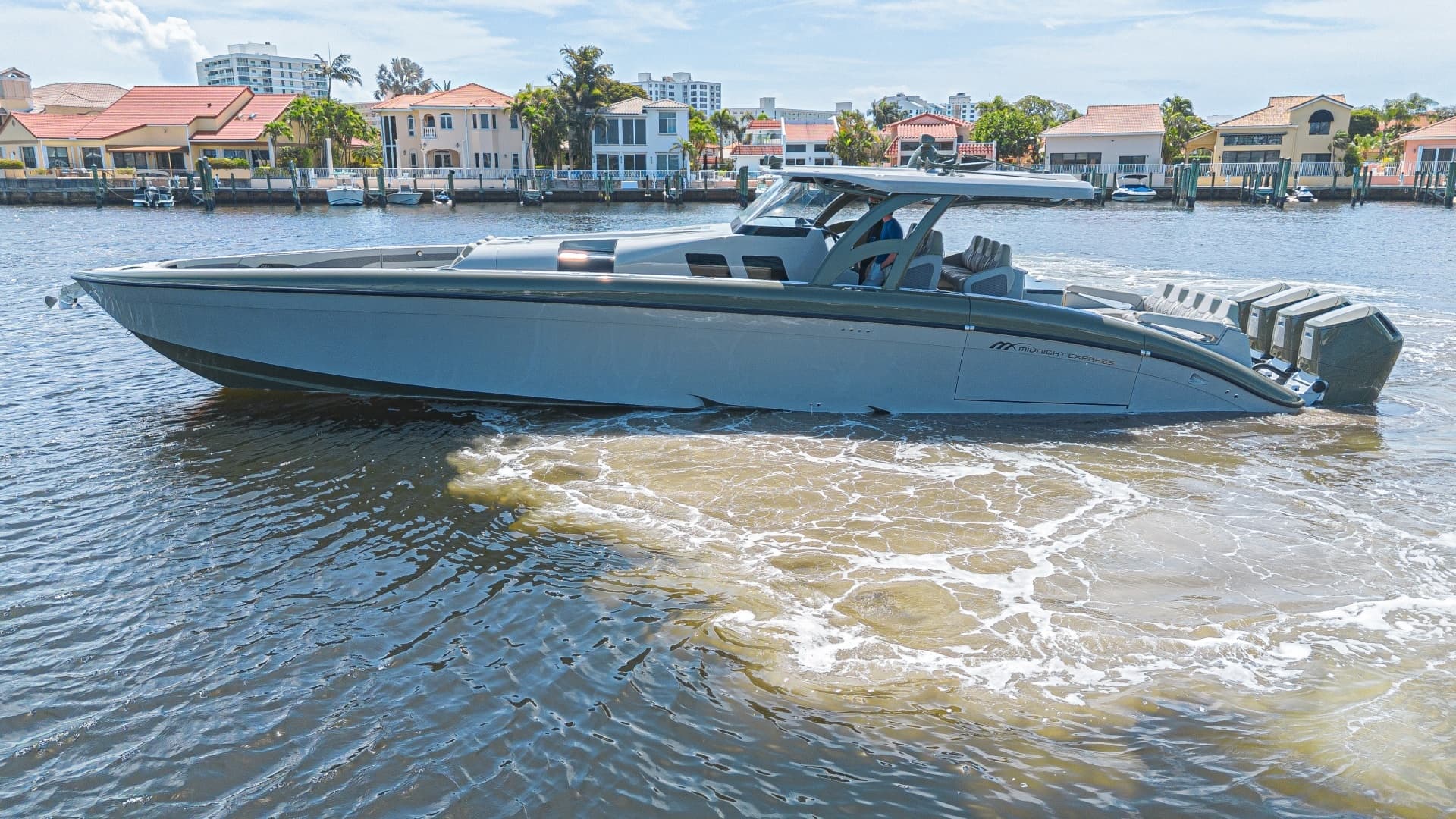 2025 Midnight Express 52 Vitesse - Image 4